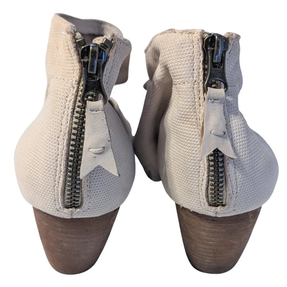 OTBT Patchouli Perforated Leather Ivory Slouchy Wedge Sandals Peep Toe 8.5M